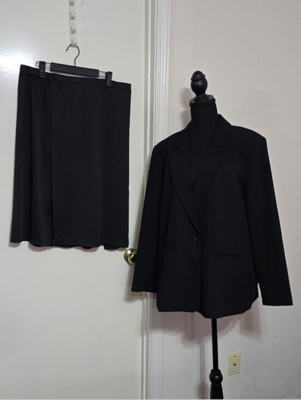 Classic Black Blazer and Skirt Set - Timeless Professional Look